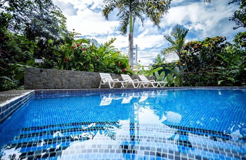 Manuel Antonio House | Hidden Oasis with Pool, Close to Beach, Restaurants & Stores