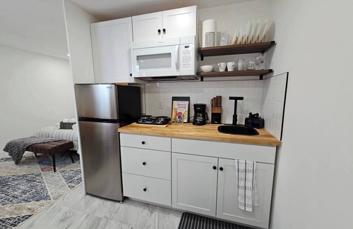 Aloha Gardens Apartment | Hidden retreat Near Tarpon & beaches (5 mi), Hidden retreat Near Tarpon & Beaches 5 mi