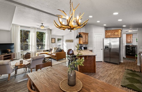 Lazy Acres House | Hidden Retreat under the Trees- Hidden Pines