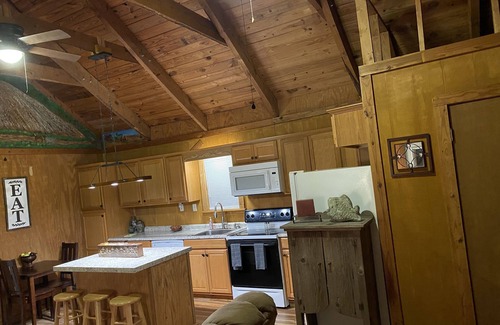 Oakland Cabin | Hidden Treasure at Enid Lake-Crappie Fishing, Duck Hunting, ATVRiding, Ole Miss