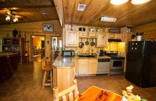 Smithville Cabin | Hidden Valley Retreat- Broken Bow/Hochatown- 2bd