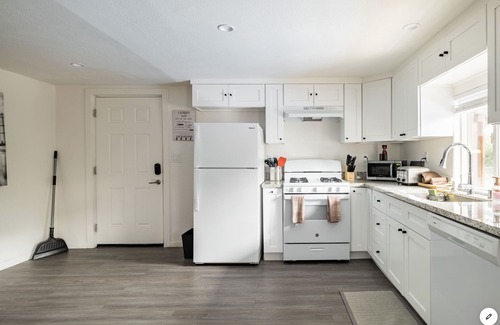 Scenic Brush Creek House | Hidden WineCountry Gem 1 Downstairs Unit