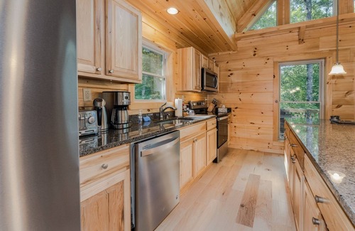 Cedar Mountain Cabin | Hideaway Cabin in Cedar Mountain | 2 Bed, 2 Bath