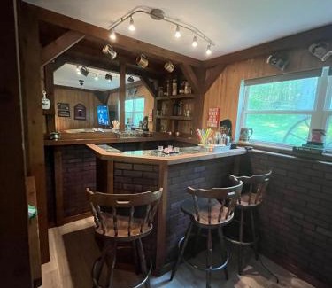 Bushkill Ski Chalet | Hideaway Hot Tub Sunna Lake Kayaks Pool