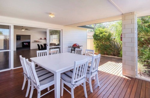 West Busselton House | Hideaway on High- 10 minute walk to town