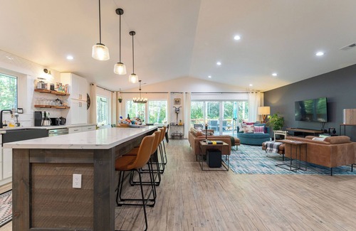 Grapeview Cabin | Hideaway Retreat | Hot Tub, Sauna & Game Room