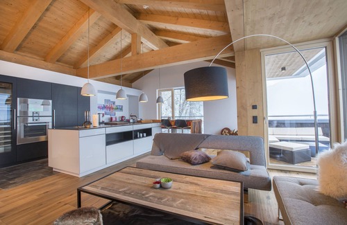 Schonbach House | HIGH-END PENTHOUSE┃3BR┃KITZBÜHEL ALPS┃UP TO 8 GUESTS┃SAUNA┃