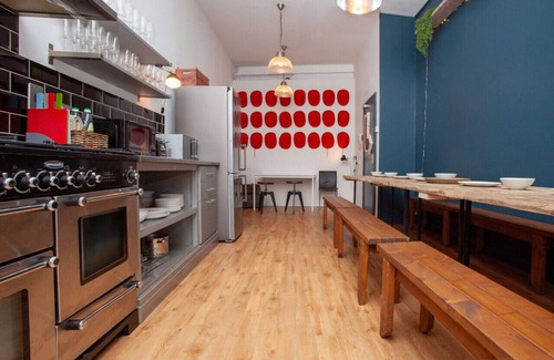 Butetown House | higgihaus 107 F Sleeps 4 Sunday - Friday
