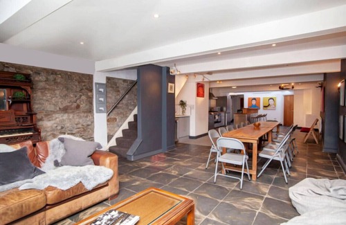 Butetown House | higgihaus 5 5 of 7 Rooms Monday - Friday