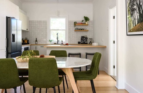 Hepburn Springs House | Higgins House Summary
