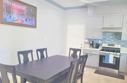 Garden Grove House | High Ceiling*2-levels Home*5 miles to Disneyland
