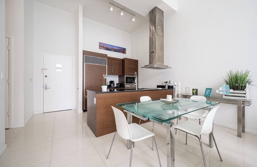 Brickell Condo | High Ceiling Condo at Icon Brickell with Bay & City View and 5 star amenities