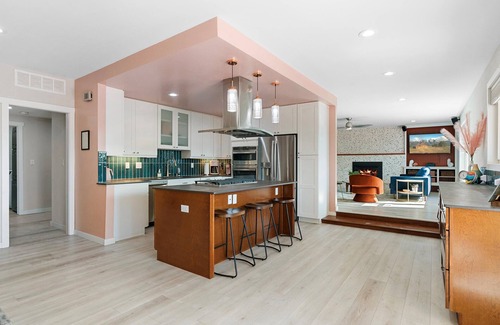Albuquerque House | High Desert Oasis- 5 Bedroom, Pool, Hotub, Pickleball, Gym, Game Room, Putt Putt