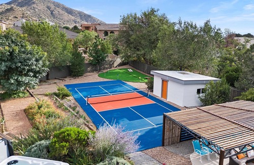 Albuquerque House | High Desert Oasis- 5 Bedroom, Pool, Hotub, Pickleball, Gym, Game Room, Putt Putt