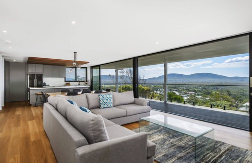 Crescent Head House | HIGH END FINISHES AND UNBEATABLE VIEWS!