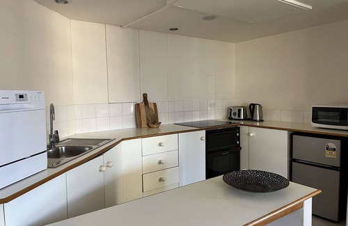 Darlinghurst Apartment | High Floor one bedroom apartment with park and city views