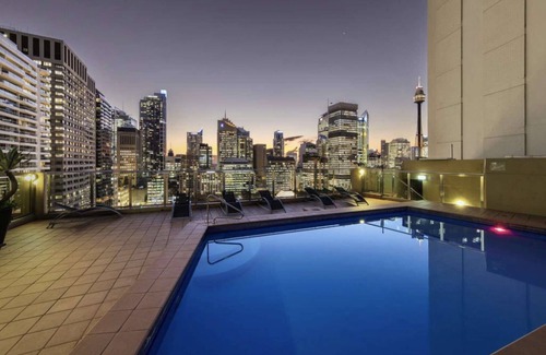 Darlinghurst Apartment | High Floor one bedroom apartment with park and city views