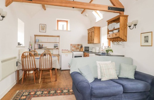 Uffculme Cottage | HIGH PARK BARN, pet friendly, with a garden in Uffculme