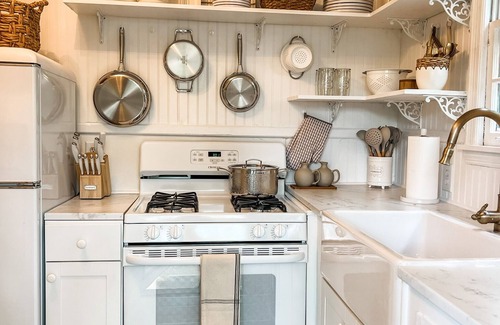 University District House | High Point House - amazing location -Sleeps 12!