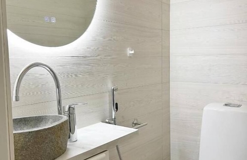 Vaajakoski Apartment | High-quality suite by the lake