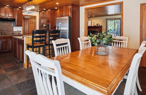 Country Club Estates House | High Sierra Hideaway – 3 Bedrooms, 3 Baths, Family Fun Near Heavenly & Hiking