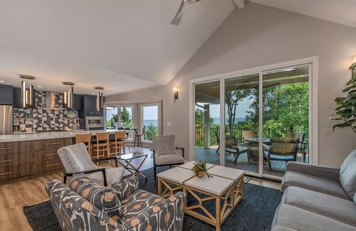 Laurel Park House | High Society in Hendersonville: Beautifully Renovated Mountaintop Home