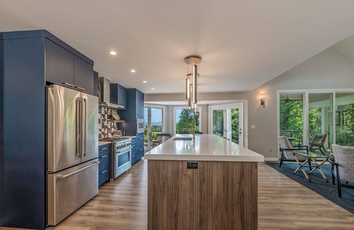 Laurel Park House | High Society in Hendersonville: Beautifully Renovated Mountaintop Home