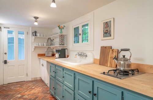 North Downtown Apartment | High Street Inn Altamont Room | 1 Bed, 1 Bath