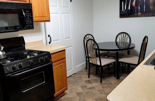 Lansing Apartment | High-Tech nearby Sparrow, Lugnuts & Capital