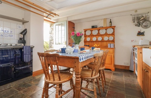 Helford Passage Cottage | HIGHER ROSKORWELL COTTAGE, pet friendly, with open fire in St Keverne