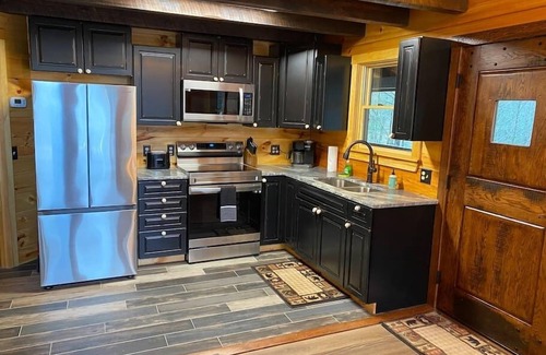 Rogers Cabin | Higher Standards-RRG-Hot Tub- Hand Crafted Detail
