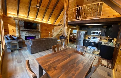 Rogers Cabin | Higher Standards-RRG-Hot Tub- Hand Crafted Detail