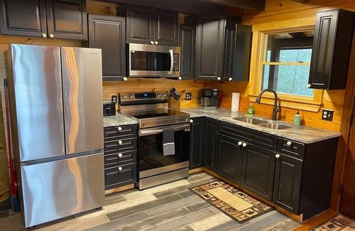 Rogers Cabin | Higher Standards-RRG-Hot Tub- Hand Crafted Detail