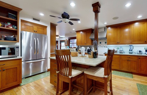 Eagle Rock House | Highest House in Highland Park | Private Hot Tub, Office & Chefs Kitchen