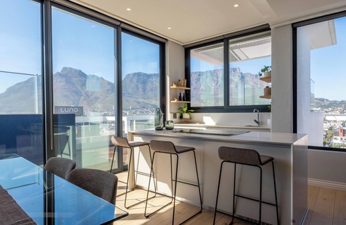 Cape Town City Centre Apartment | Highest Penthouse in City - Pool and Panoramic Views