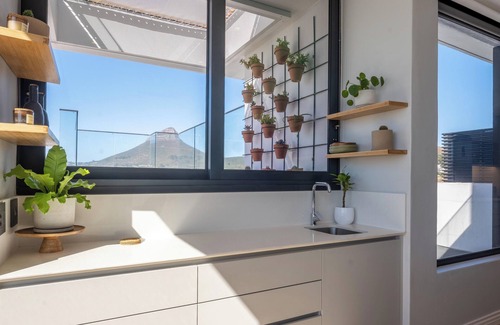 Cape Town City Centre Apartment | Highest Penthouse in City - Pool and Panoramic Views