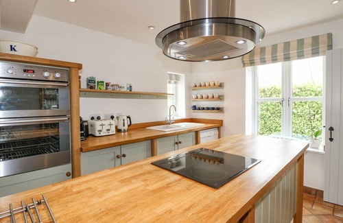 Tunstall Cottage | HIGHFIELD HOUSE, pet friendly, with open fire in Leek