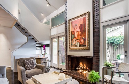 Oak Lawn Condo | HIGHLAND PARK Retreat - Great for Couples/Family getaway or remote office space.