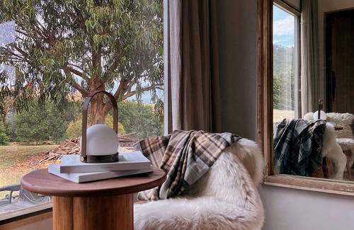 Merrijig House | Highland Ten - Luxury Rustic Retreatn15 minutes from the Gates of Mt Buller