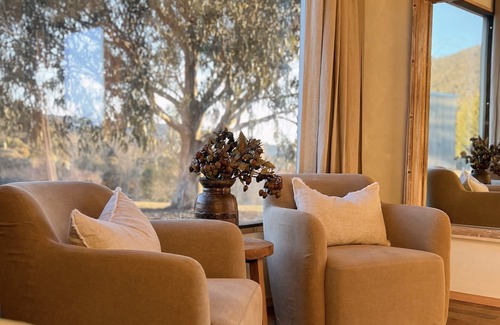 Merrijig House | Highland Ten - Luxury Rustic Retreatn15 minutes from the Gates of Mt Buller