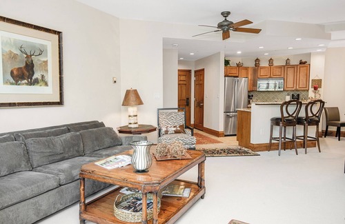 Highlands Townhomes Condo | Highlands Lodge #107: Best location for the ski school!