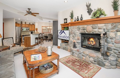 Highlands Townhomes Condo | Highlands Lodge #107: Best location for the ski school!