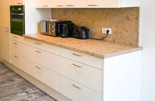 Kaisermuhlen Apartment | Highlight Suite Donaustadt