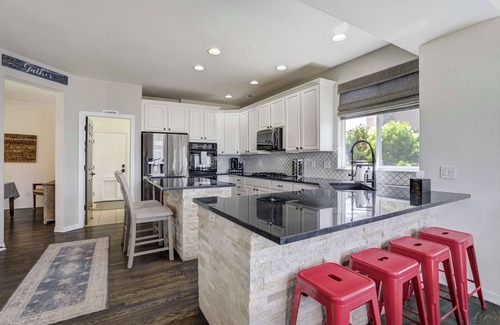 Northgate House | Highpoint Hills! Great Views w Games & Fitness