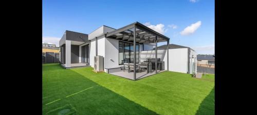 Highton House | Highton Haven Spacious & Serene