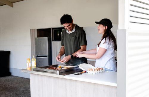 Bolivar Hotel | Highway 1 Holiday & Lifestyle Park