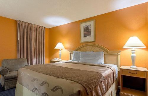 Paris Hotel | Highway Inn