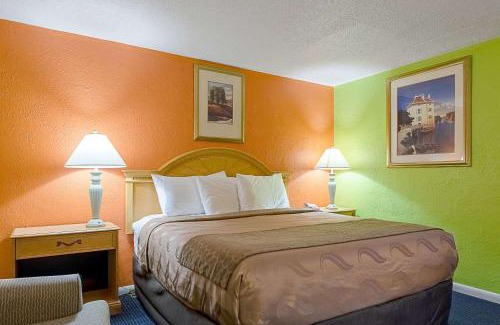 Paris Hotel | Highway Inn