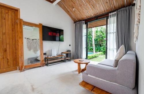Kutuh Kaja Villa | Hijau Villa by EVDEkimi - Charming 2BR escape with Pool, Outdoor Lounge, Lush Garden - Long stay extras