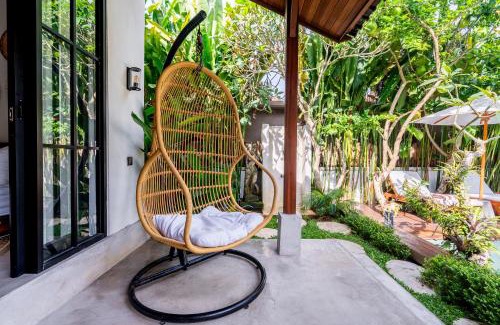 Kutuh Kaja Villa | Hijau Villa by EVDEkimi - Charming 2BR escape with Pool, Outdoor Lounge, Lush Garden - Long stay extras